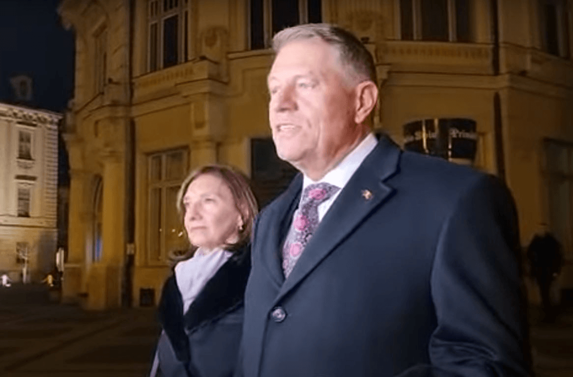 Klaus Iohannis participă la slujba de Înviere la Sibiu. Ce mesaj le-a transmis tuturor românilor