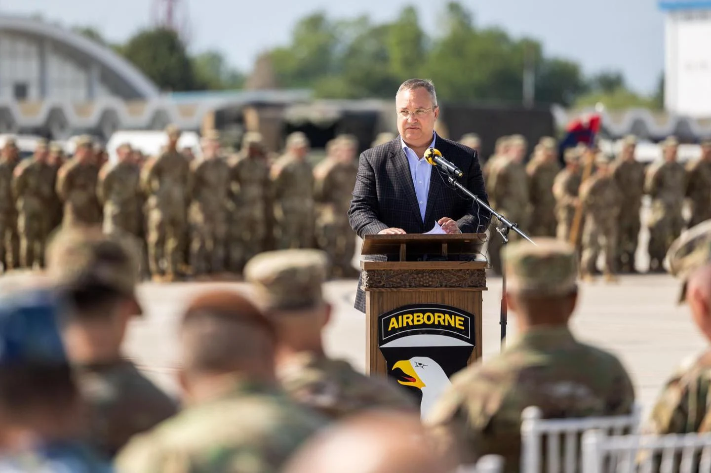 Ciucă: Dorim să dotăm Armata cu toate capabilităţile moderne de care are nevoie pentru a apăra ţara