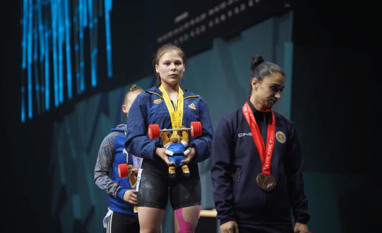 Haltere: Andreea Cotruţa a cucerit trei medalii de aur la Europenele de la Erevan
