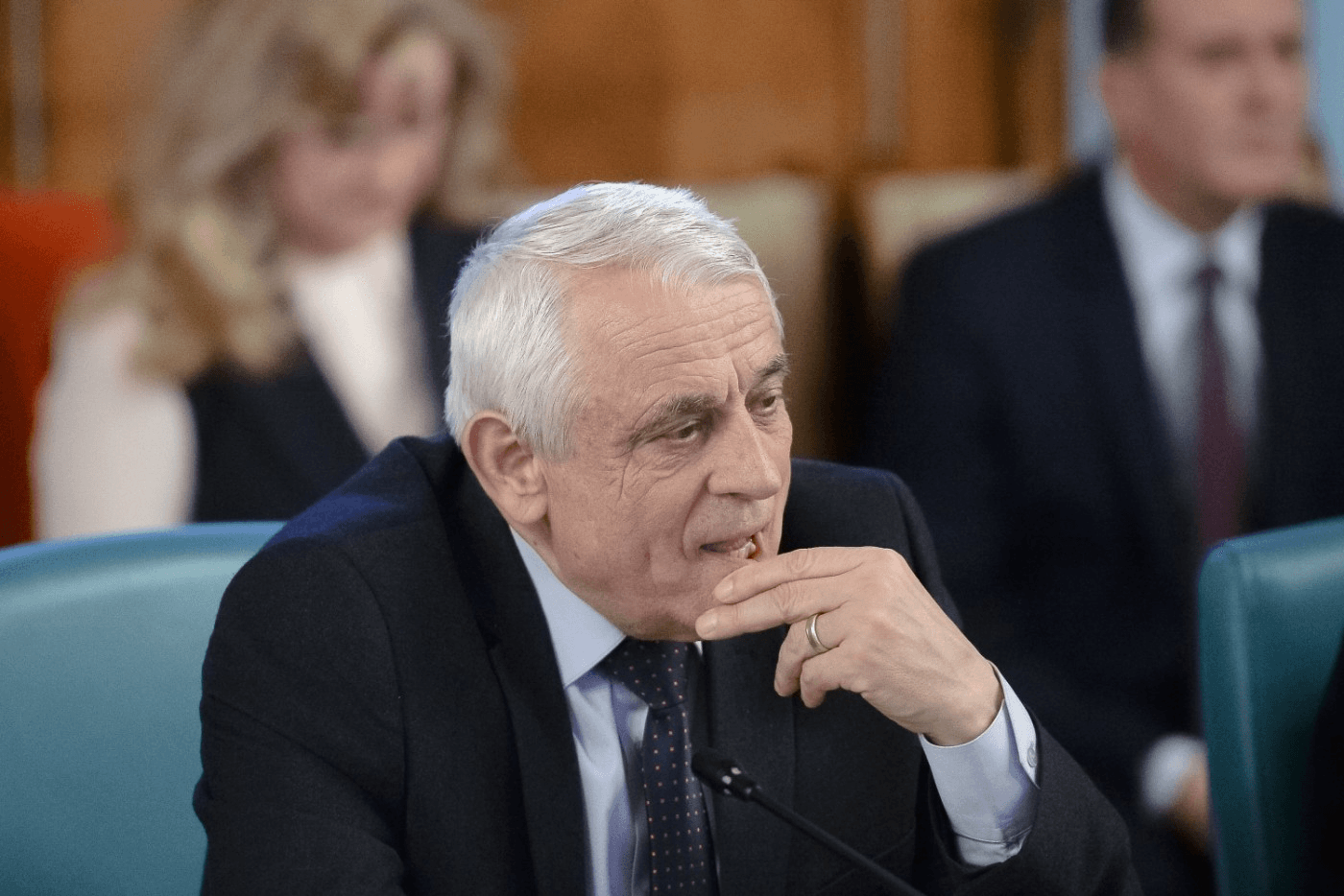 Daea, către miniștri: „Nu mă lăsaţi singur, fraţilor, că sunt multe puşti pe mine” / Reacția lui Ciucă