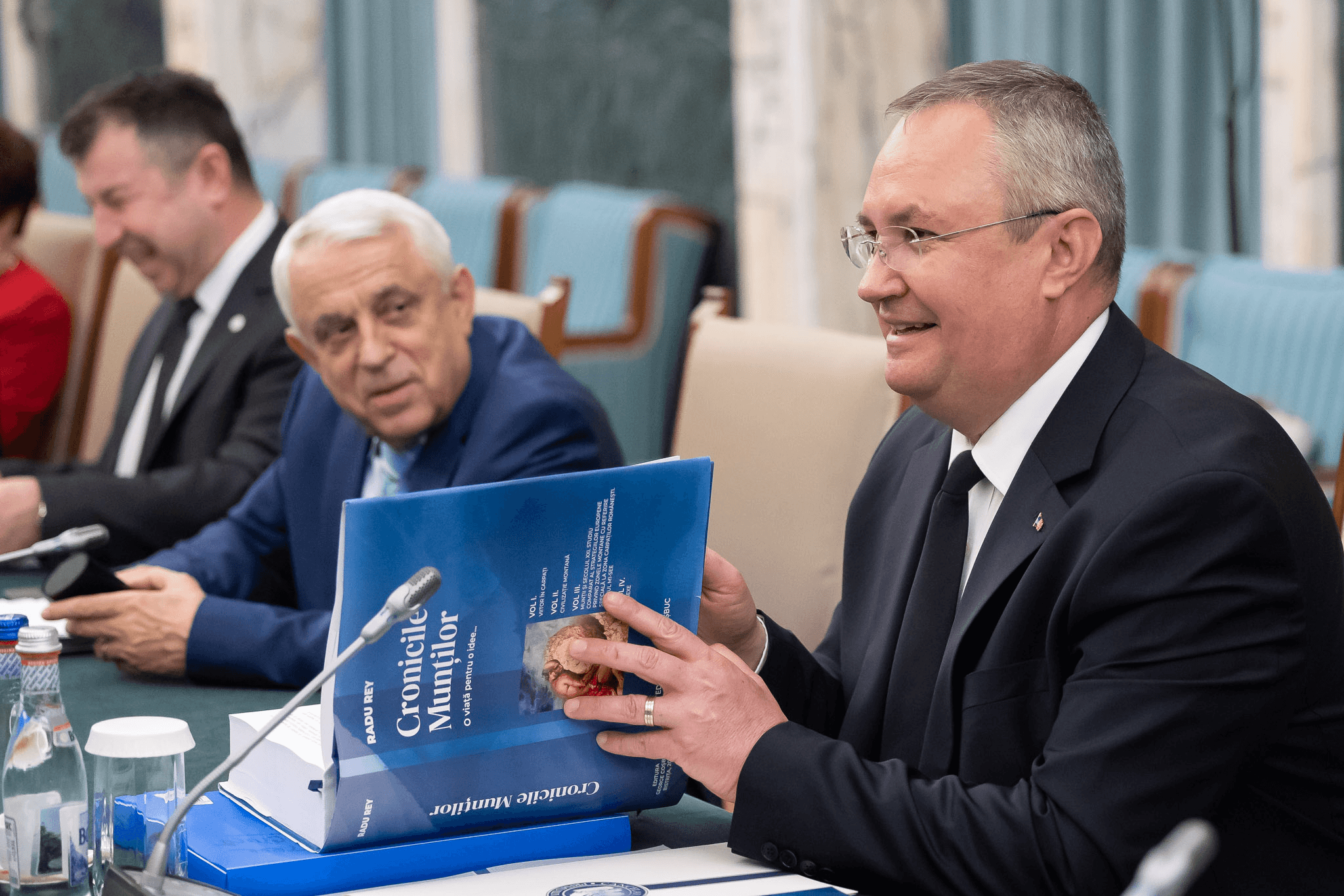 Prima întâlnire a Consiliului Naţional al Muntelui, sub coordonarea lui Ciucă. Care au fost temele de discuție