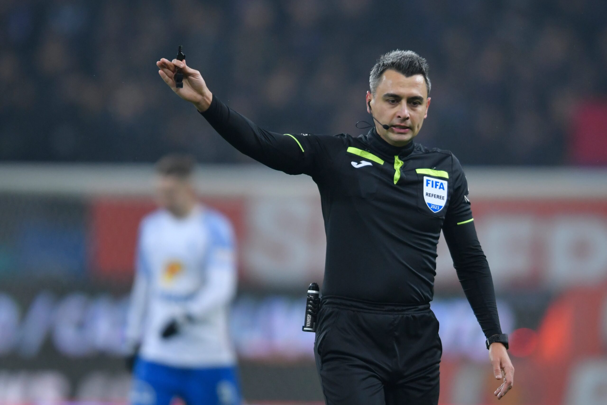 Prima reacţie a lui Horațiu Feşnic, arbitrul care a dezavantajat FCSB în derby-ul cu Rapid. Pe cine dă vina „centralul”