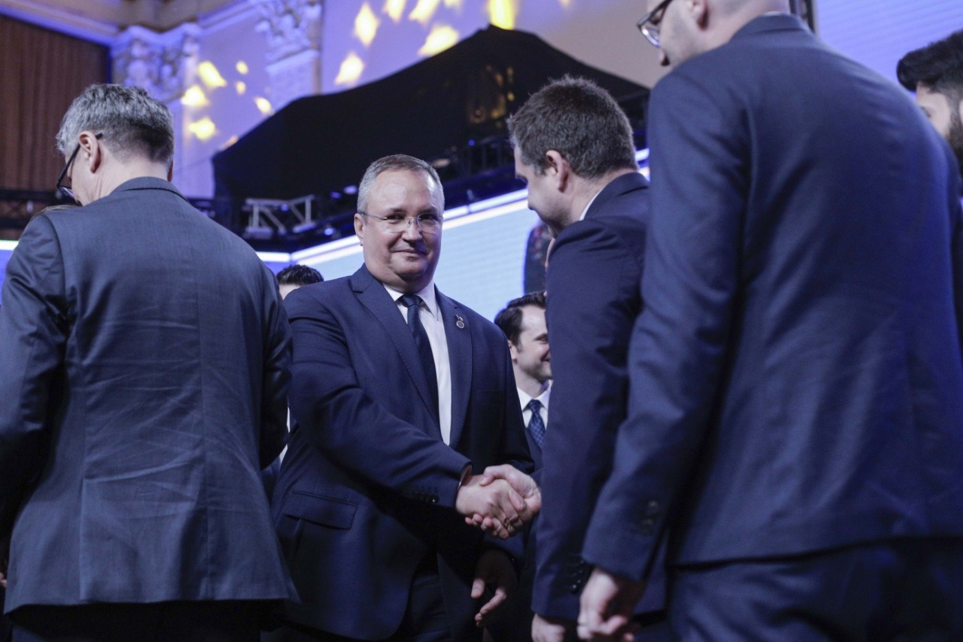 Ciucă, indecis privind viitorul său politic. Ce variante are premierul după rocadă