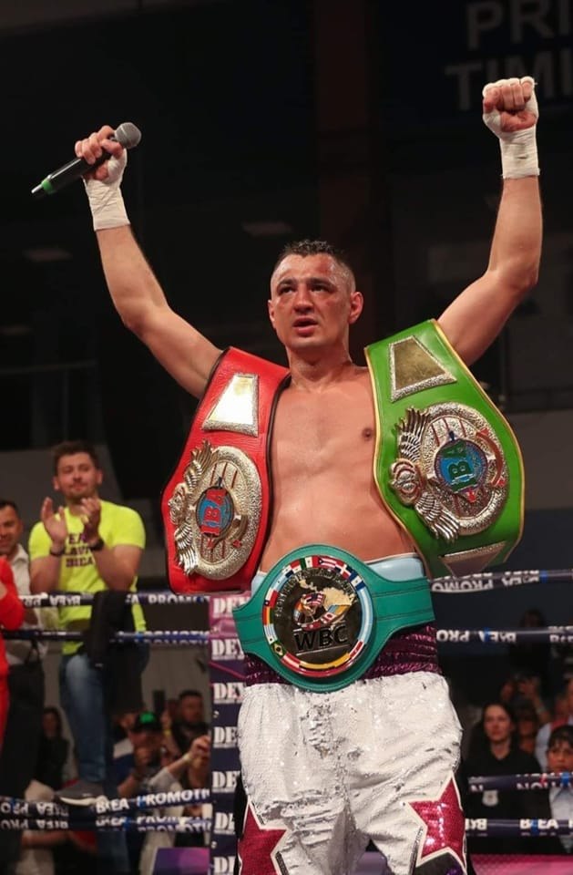 Meciul anului la box profesionist. Cine e românul care poate deveni campion mondial