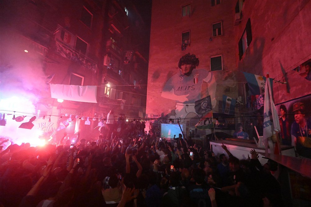 Napoli, campioana Italiei după 33 de ani! Fanii napoletani au dat startul petrecerii cu 5 etape înainte de final