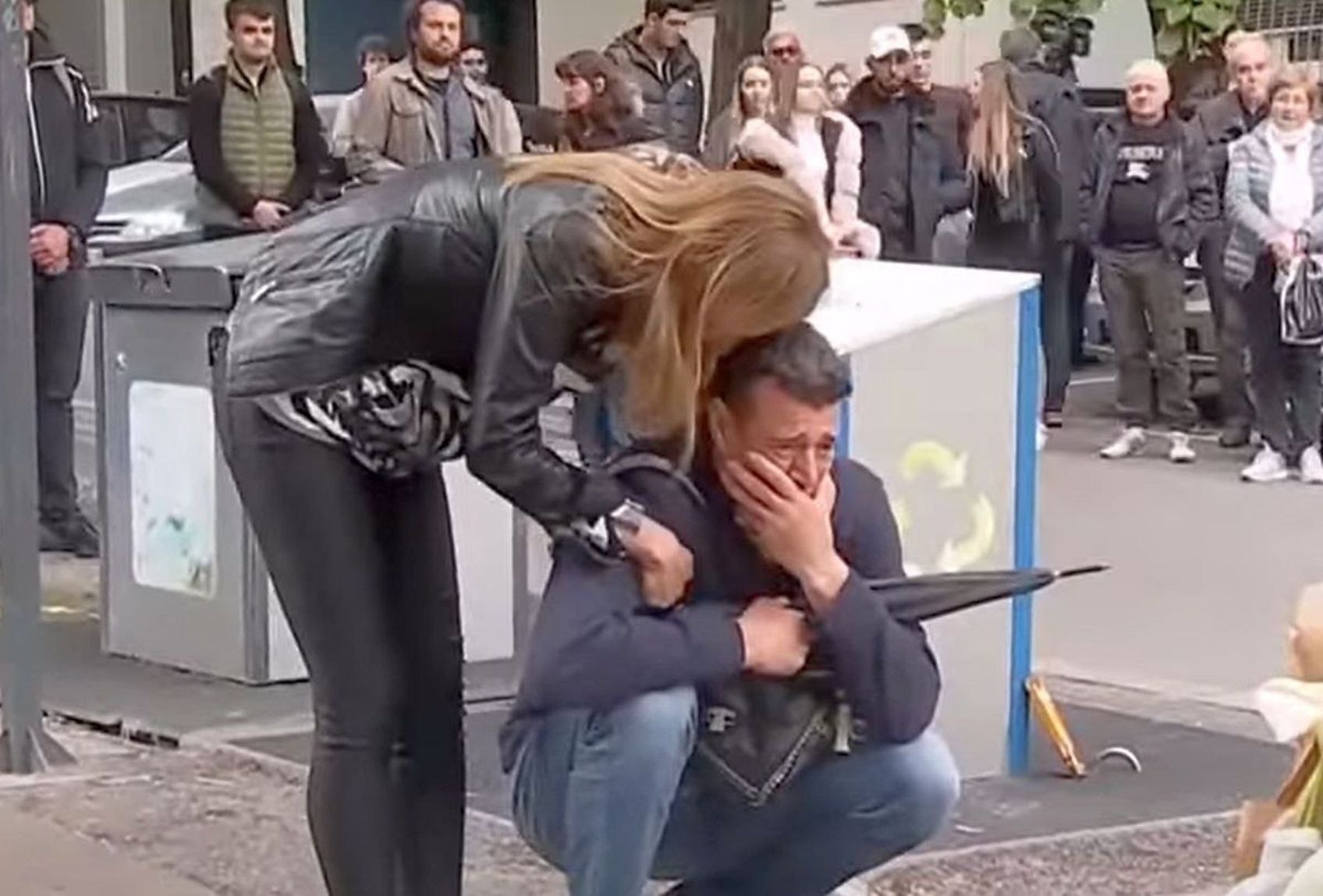 Dragan Kobiljski, antrenorul de la SCM Zalău, dărâmat la locul unde fiica lui a fost ucisă în masacrul din Serbia FOTO, VIDEO