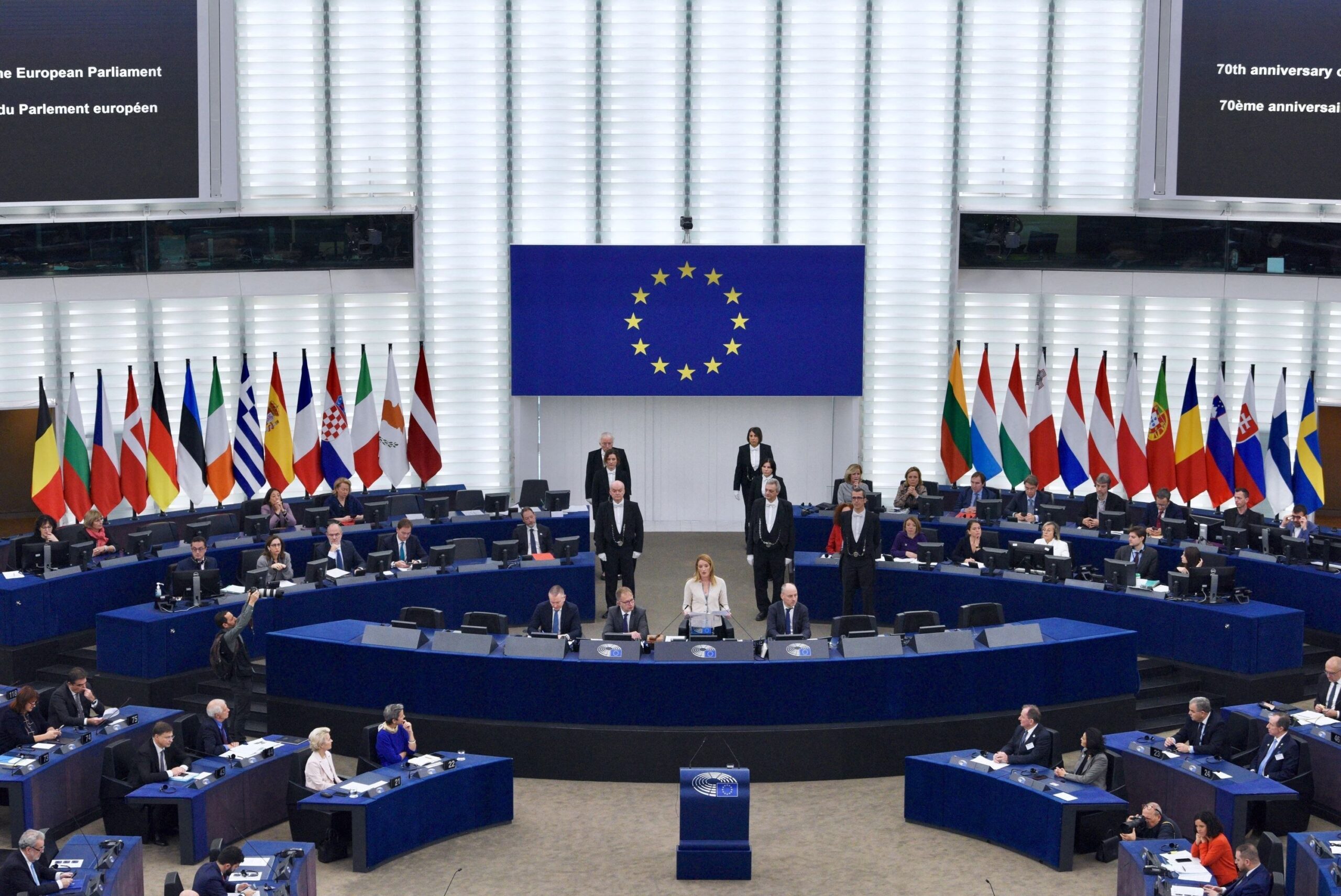 Eurodeputat român, denunțat pentru „discurs de ură” rasist, sexist și transfob