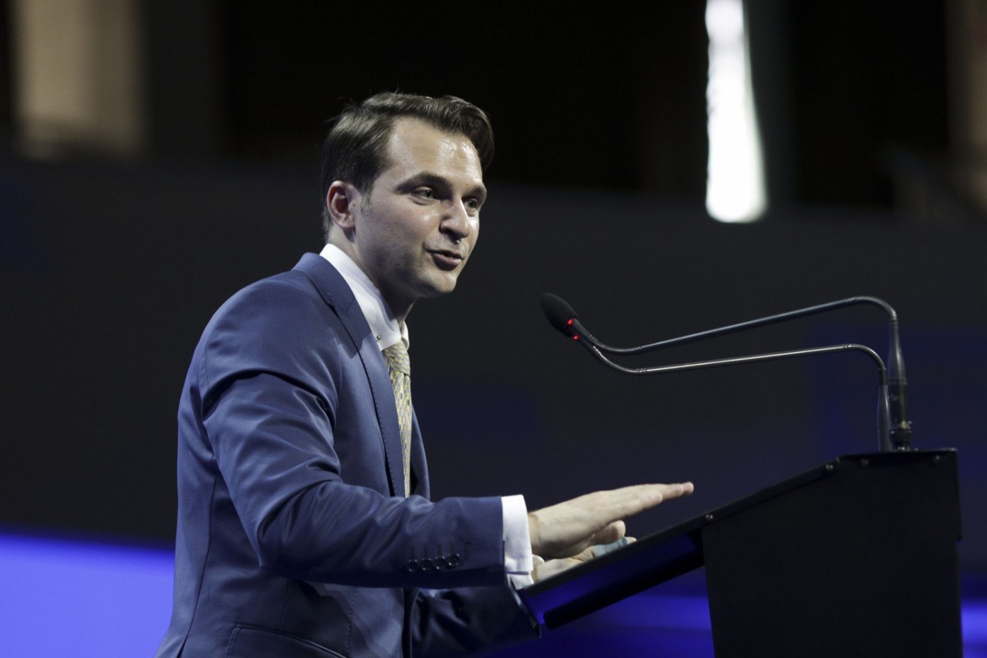 Burduja: Vom vedea dacă va exista o interdicţie pentru aplicația Tik Tok în instituții