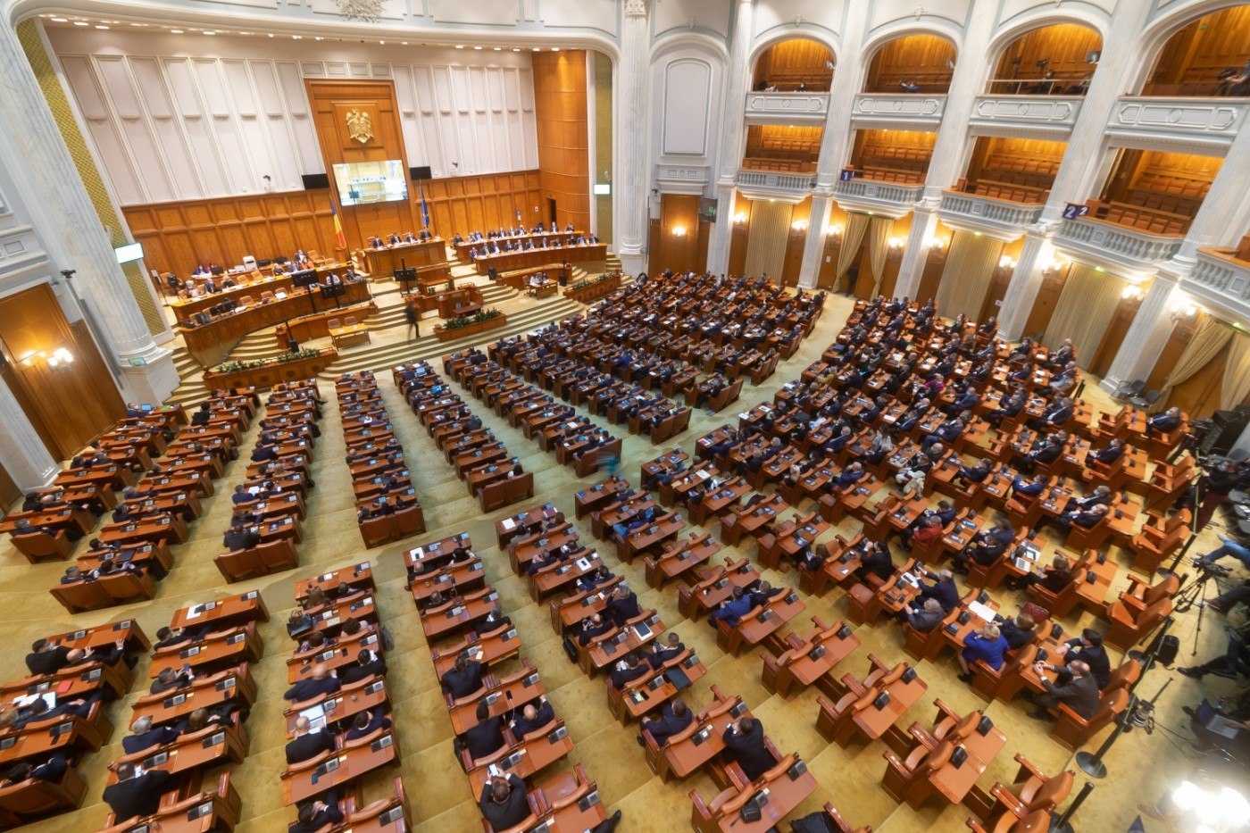 Şase membri ai Camerei Deputaților au fost sancționați. Propunerea AUR: Toţi parlamentarii să lucreze pe salariul minim