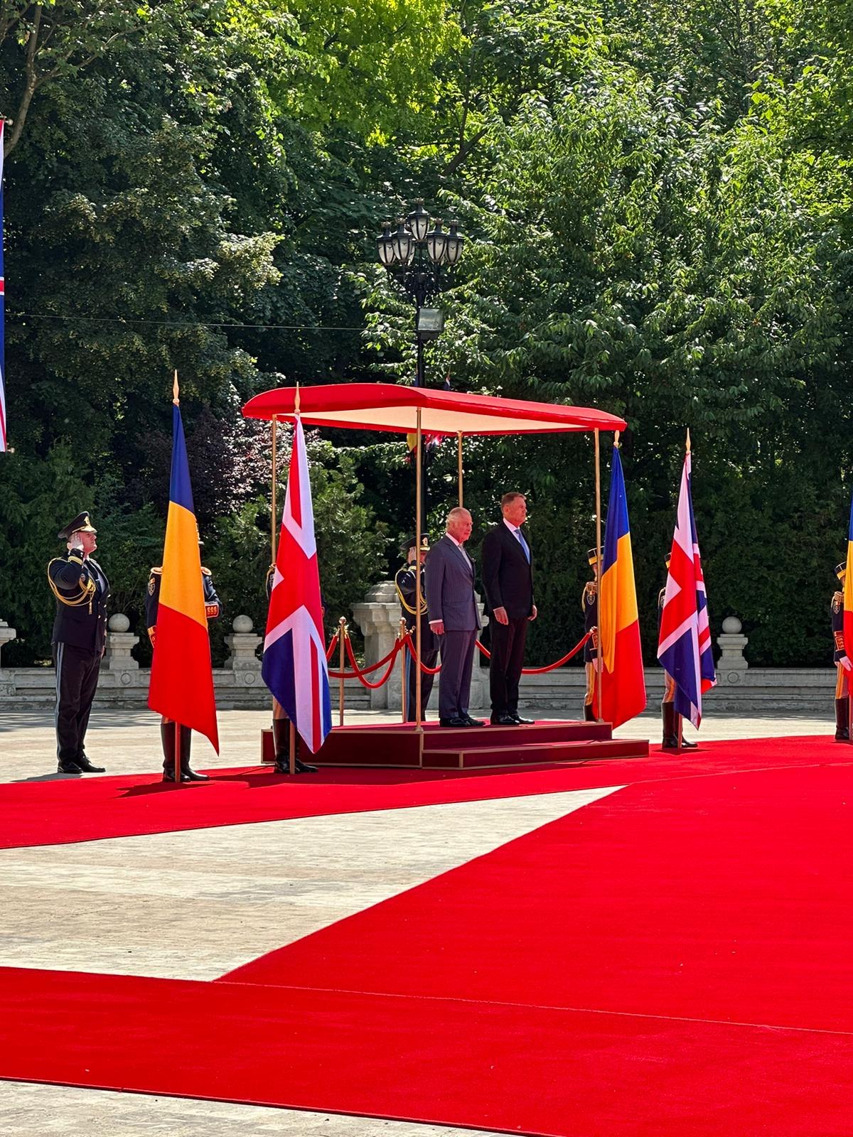 Regele Charles a ajuns la Palatul Cotroceni. Urmează discuții între patru ochi cu Iohannis