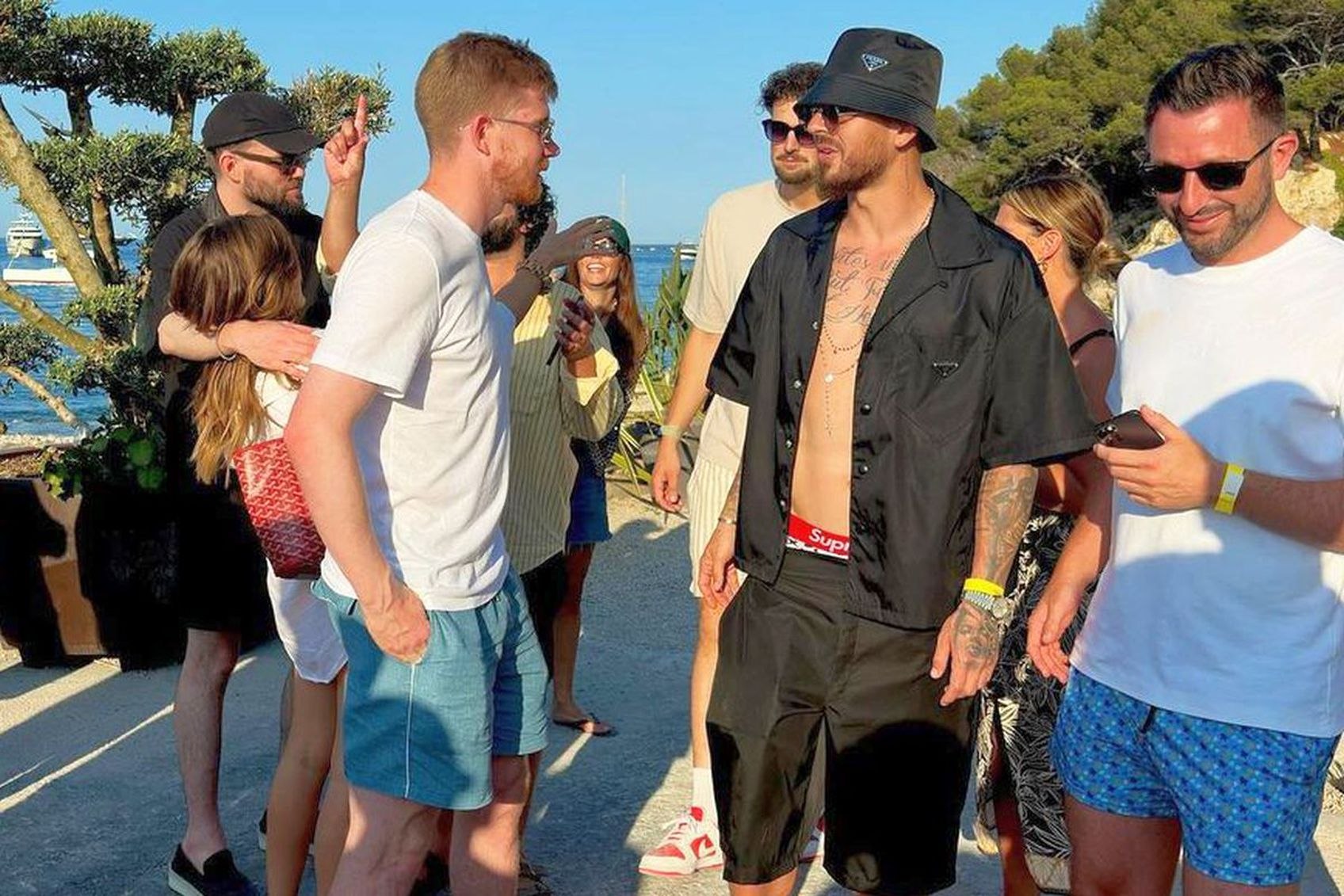 Denis Alibec, întâlnire-șoc cu starul Kevin de Bruyne. Cei doi sunt în vacanță pe Coasta de Azur