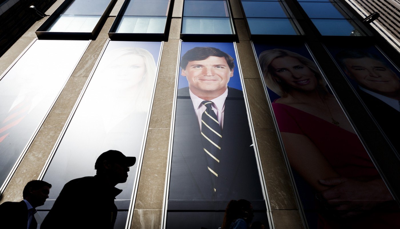 Comentatorul politic controversat Tucker Carlson, fostă vedetă Fox News, a vizitat România