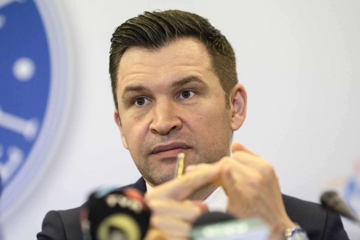Deputatul PNL Ionuț Stroe compară campania lui George Simion cu schema Caritas: „Nu vor da nici apartamente, nici credite ieftine”