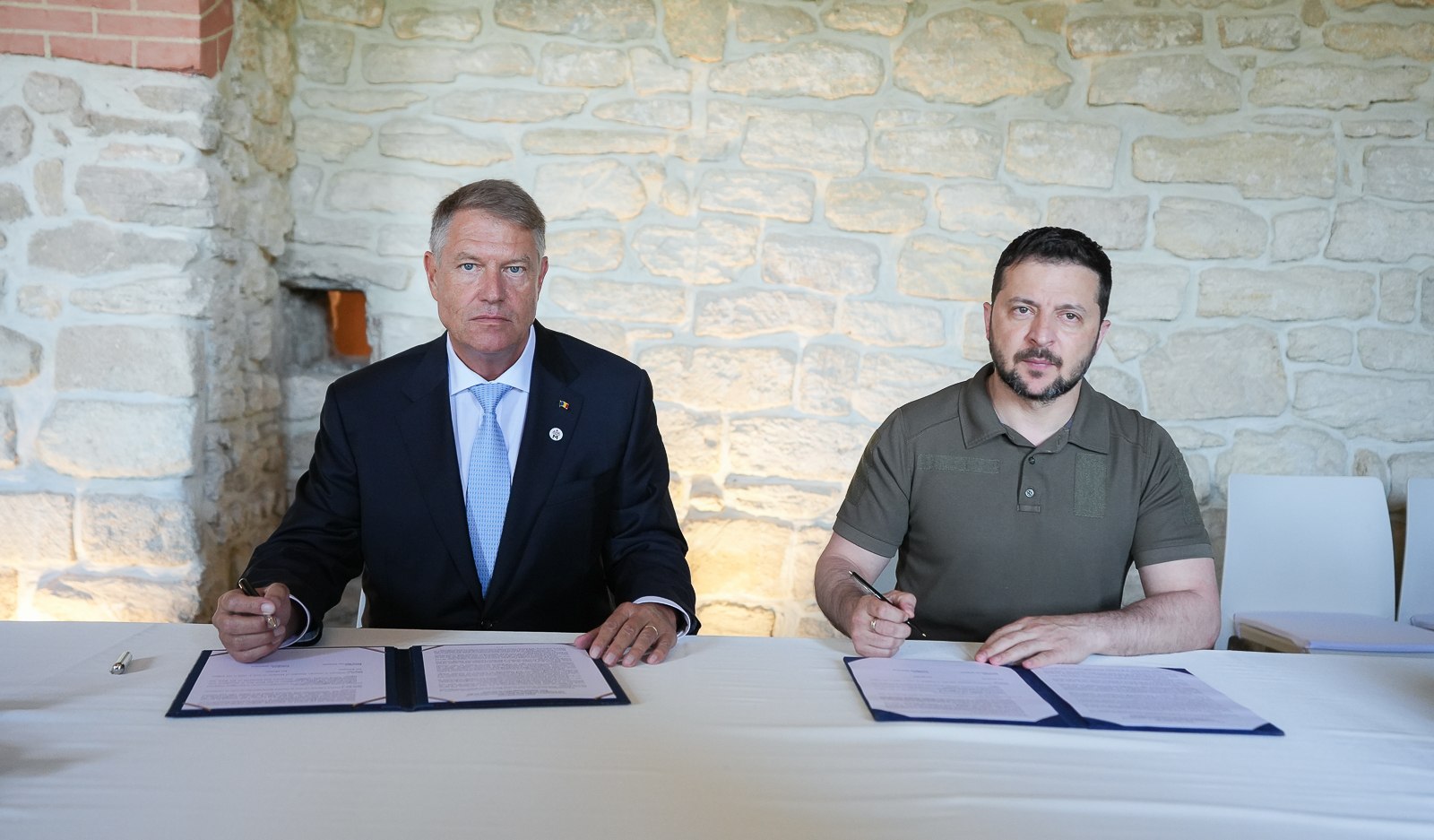 Iohannis, scrisoare trimisă lui Zelenski, de Ziua Independenței Ucrainei. Palatul Cotroceni va fi iluminat în culorile drapelului ucrainean
