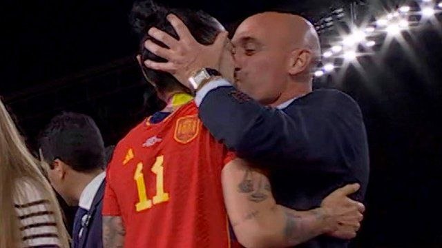 „Sărutul interzis“ îl distruge pe Luis Rubiales: Curg veștile proaste pentru șeful federației spaniole