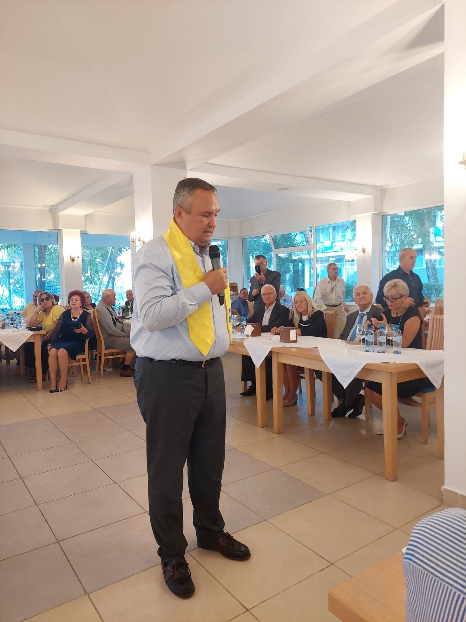 Ciucă, la Şcoala de vară a seniorilor din PNL: România trebuie să-şi schimbe mentalitatea
