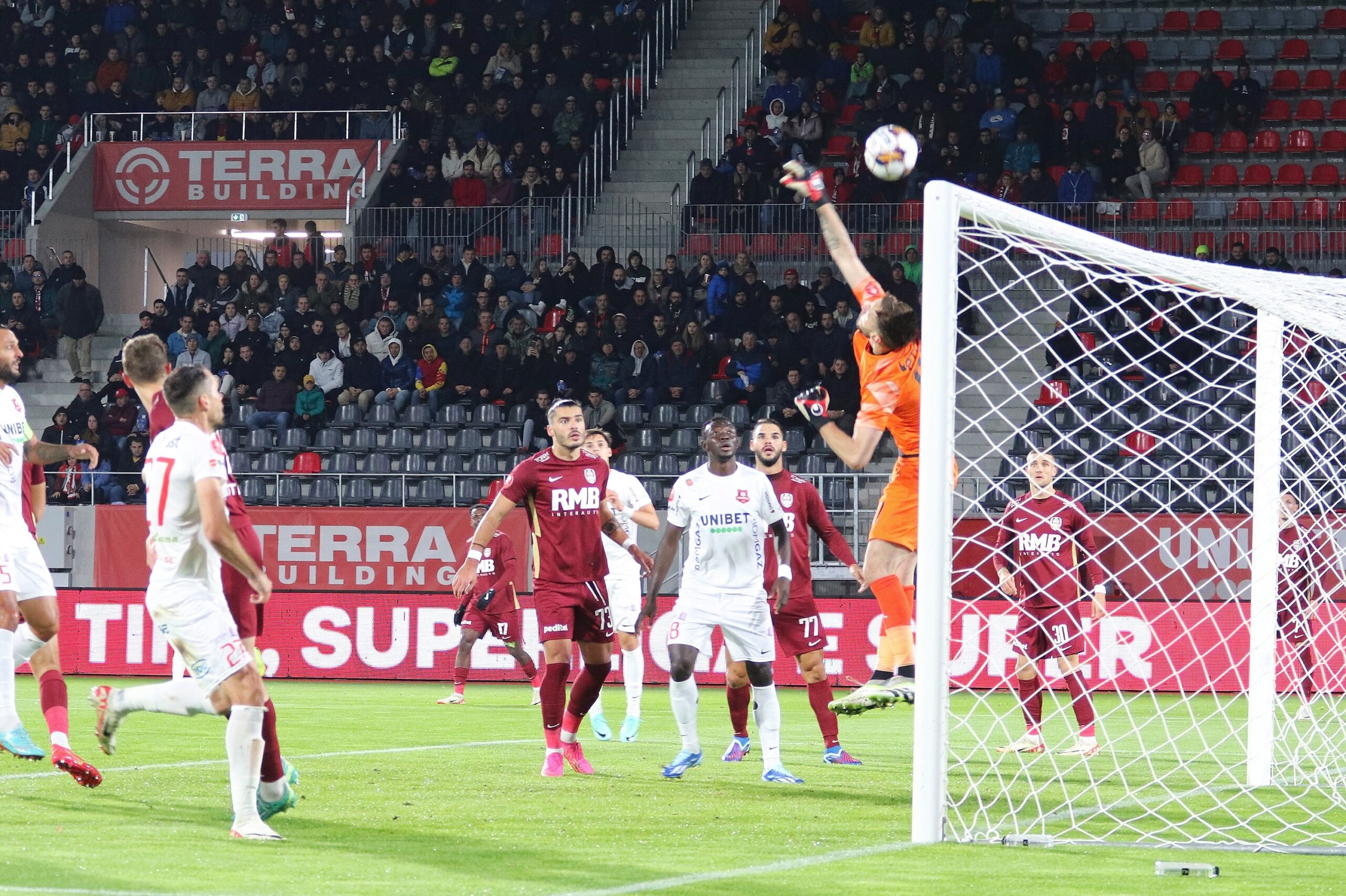 UTA a învins-o pe teren propriu pe FC Hermannstadt (2-0), în Superligă