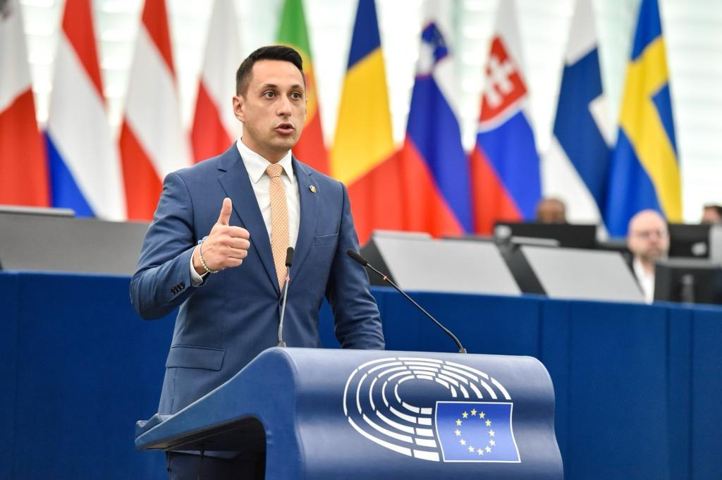 Scandal cât casa în USR. Vlad Gheorghe: Nu se poate să îi copiem pe Dragnea şi pe Dăncilă. Să imaginezi conspirații în loc să fii consecvent