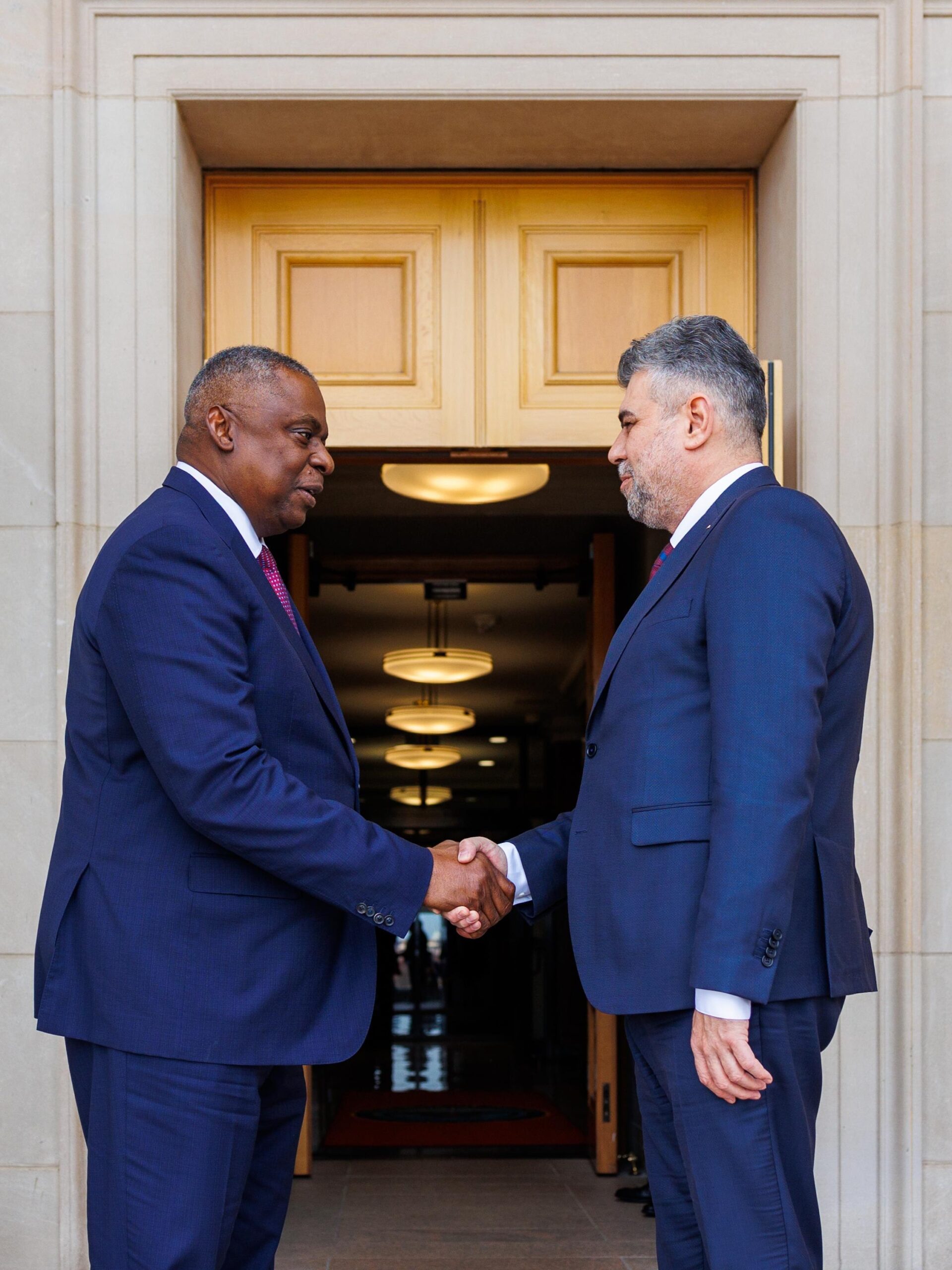 Premierul Marcel Ciolacu, discuții strategice cu Pentagonul: România își dorește o cooperare sporită pe securitate și un angajament economic puternic