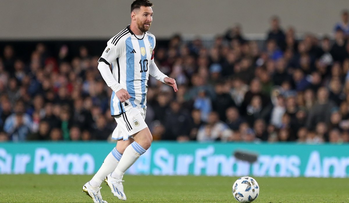 Lionel Messi, desemnat „Sportivul anului” de revista Times. Este primul sportiv din afara Statelor Unite onorat cu acest titlu