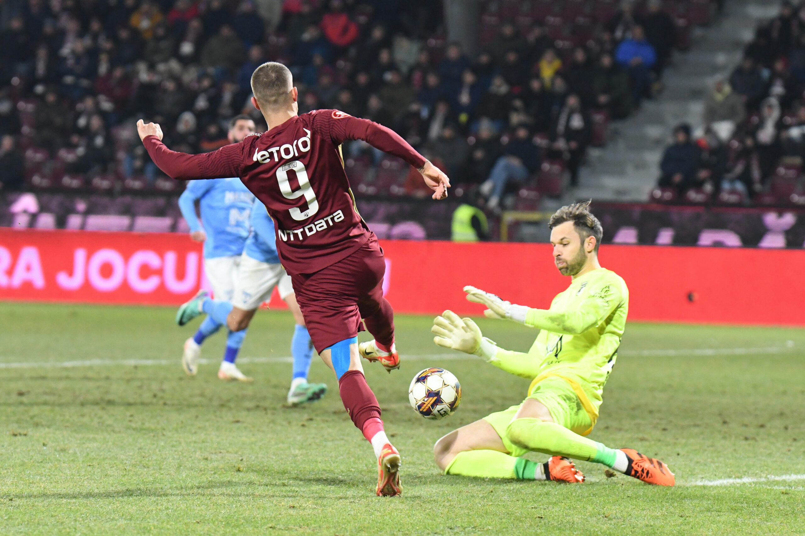 Victorie categorică a CFR Cluj, cu Adrian Mutu debutant în postul de antrenor al echipei