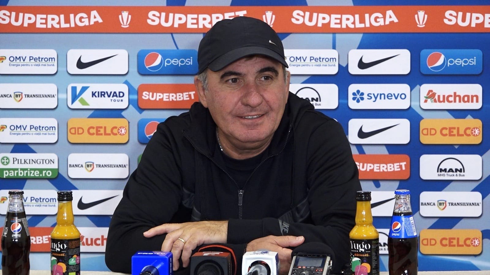 Gică Hagi, pe punctul de a părăsi Farul. Agentul său a plecat să negocieze contractul în afara țării
