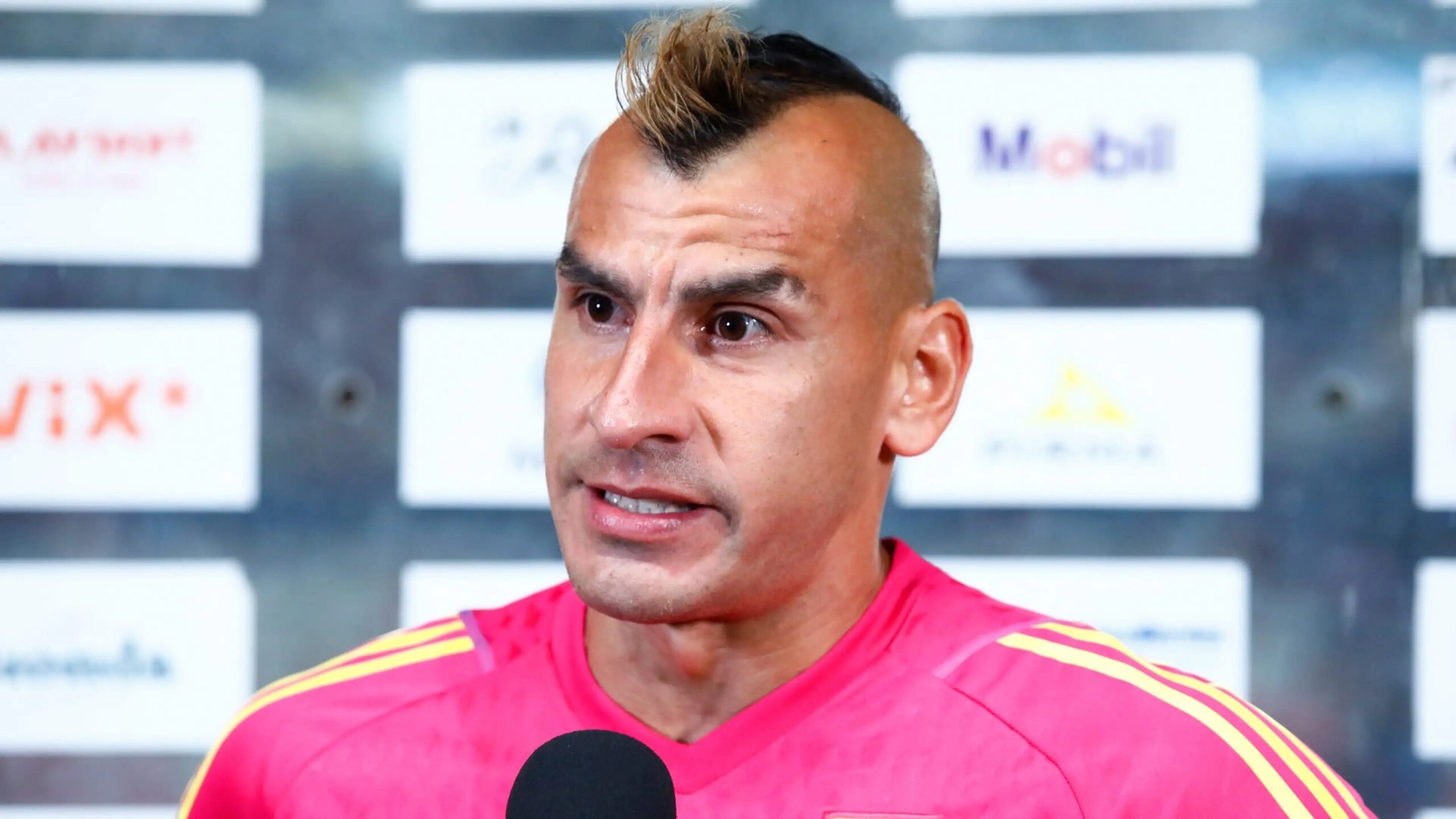 Muncă în folosul comunității și suspendare drastică pentru fotbalistul care i-a deranjat pe adversari cu un laser