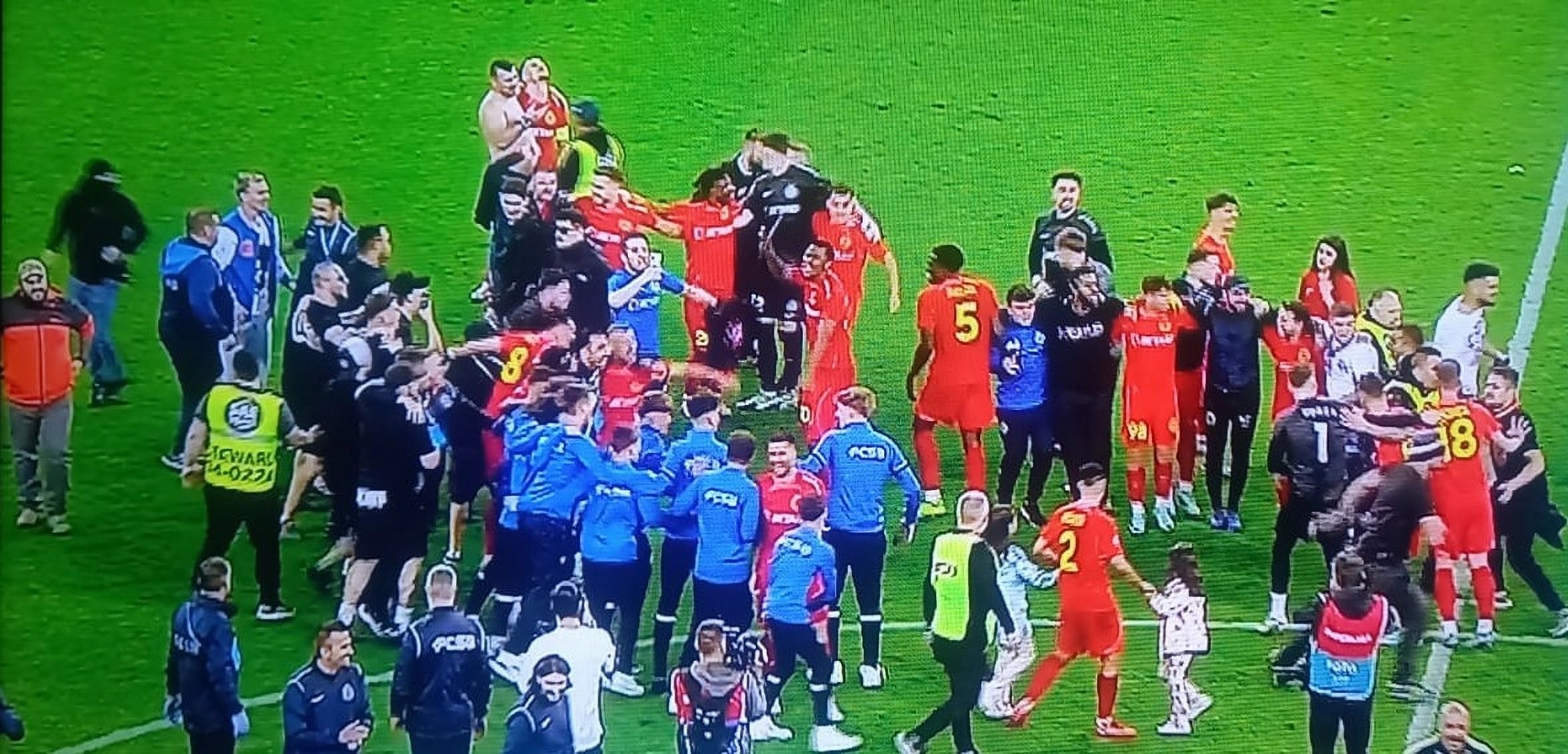 Gică Hagi îi predă titlul finului Becali. FCSB e campioana României, după o prestație jalnică a Farului