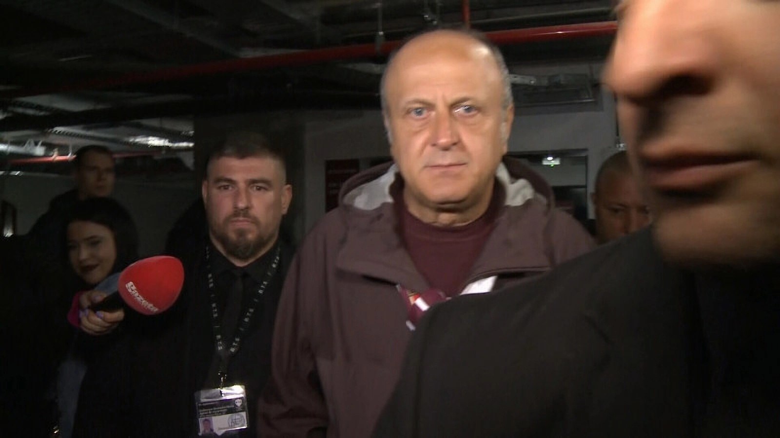 Dan Șucu a părăsit Giuleștiul flancat de 6 bodyguarzi. „Te-ai trezit că aici nu vinzi mobilă și te faci de râs”