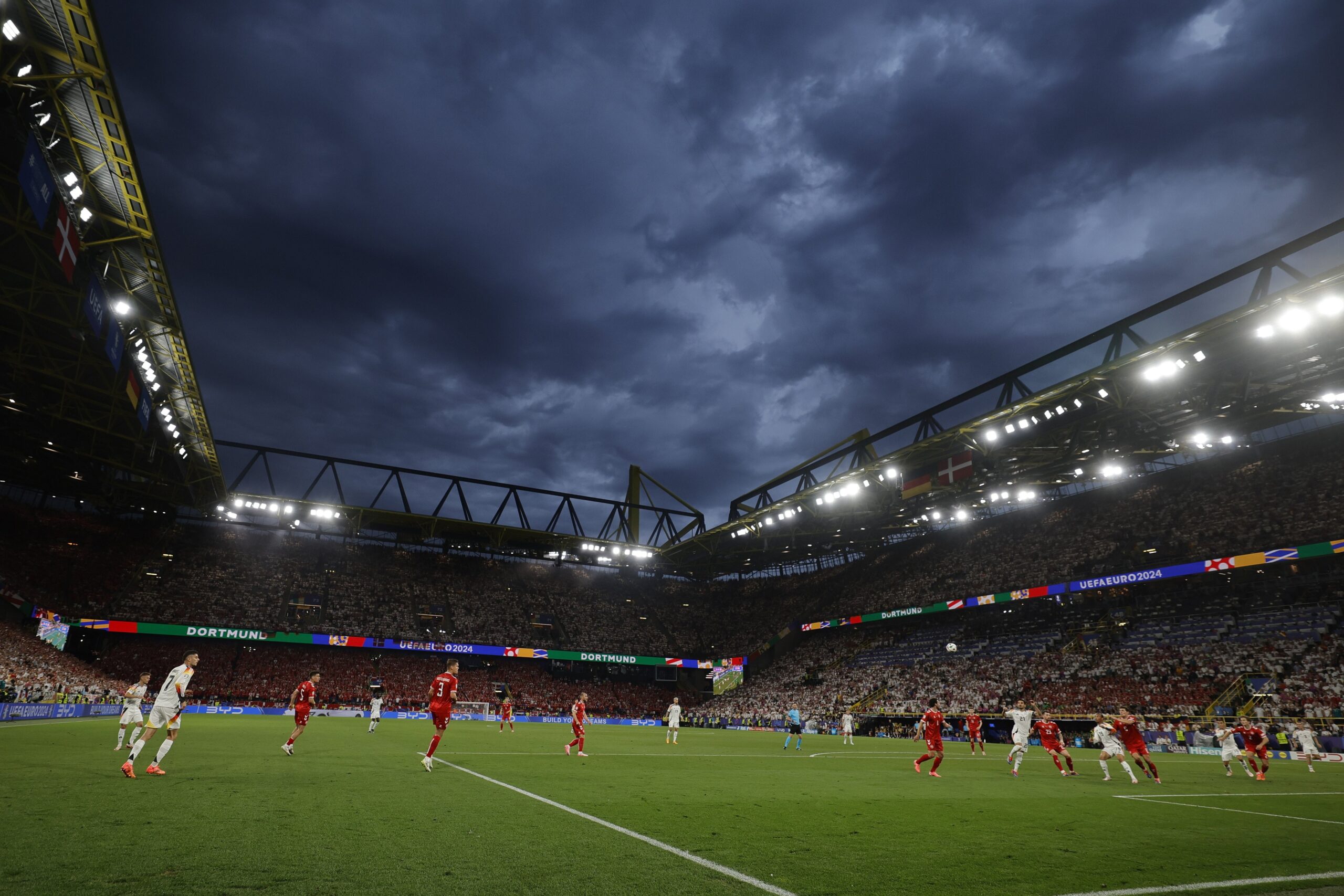 Meciul Germania – Danemarca, de la Euro 2024, întrerupt de arbitru dintr-un motiv rar întâlnit