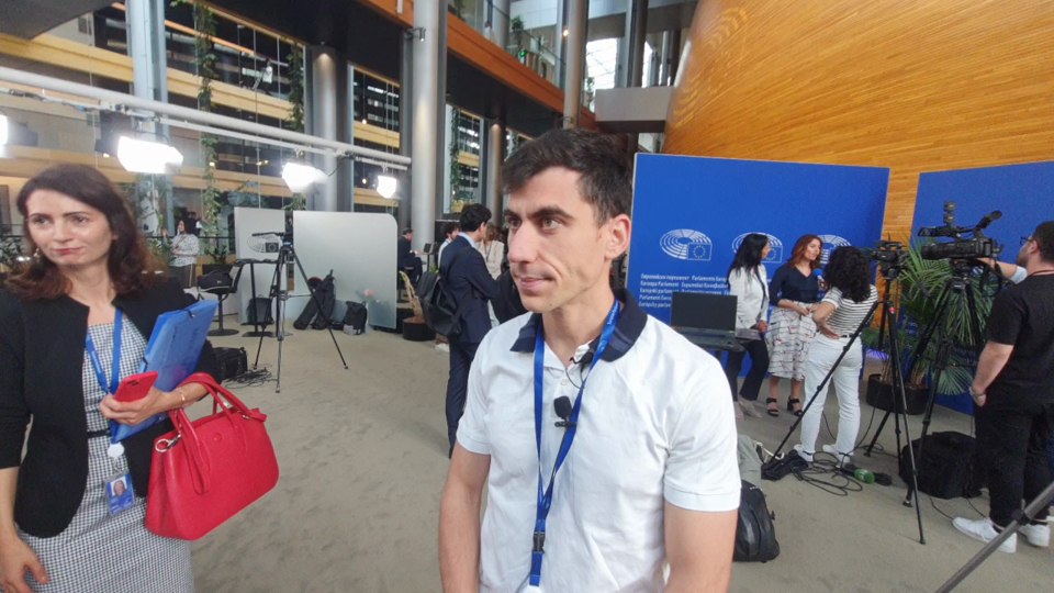 Legătura cu România a singurului YouTuber din Parlamentul European. „Vreau să fac politica cool” VIDEO