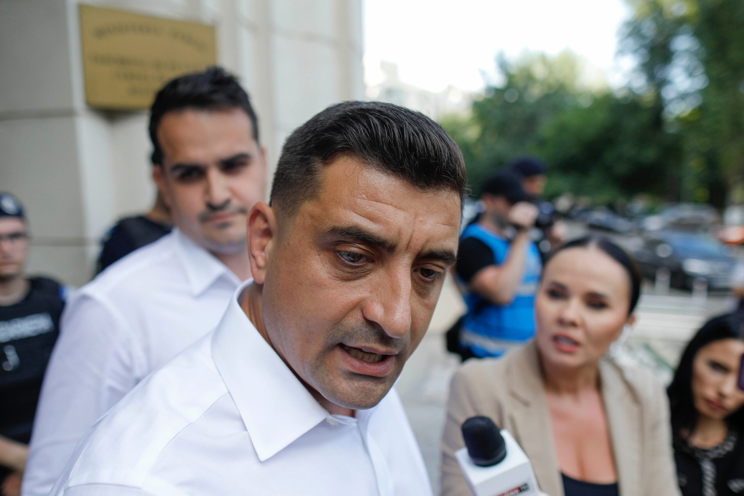 Plângere penală pe numele lui George Simion. Reacția președintelui Autorității Electorale Permanente la planul AUR cu apartamentele ieftine VIDEO