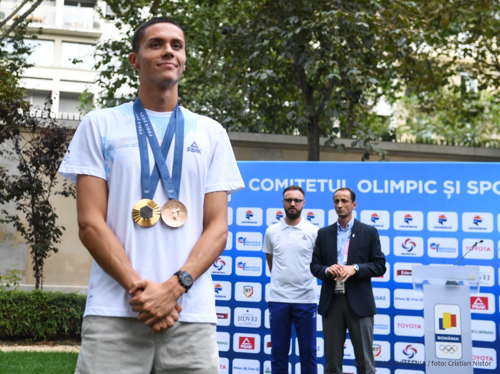David Popovici, pe pământ românesc, la întoarcerea de la JO 24: „Pentru aceste 2 bucăţi de metal unii muncim o viaţă”