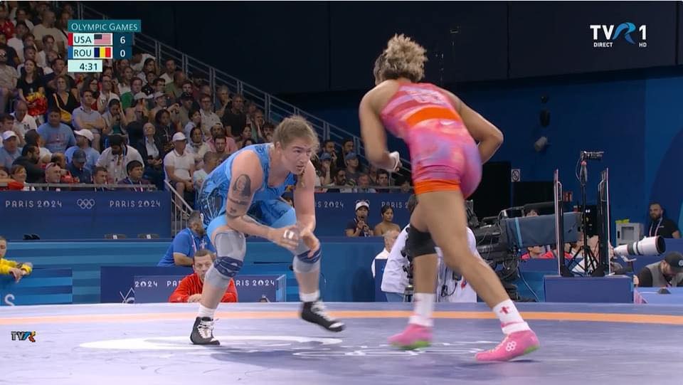 Cătălina Axente, învinsă în optimile categoriei 76 kg la lupte libere. Meci dramatic: sportiva noastră a părăsit competiția pe targă
