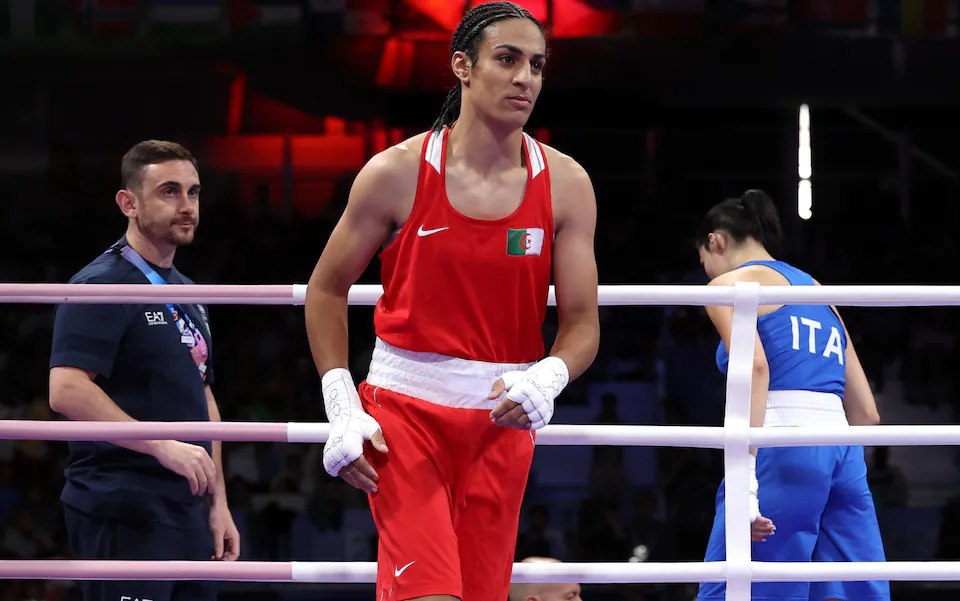 Pugilista algeriană Imane Khelif, aflată în centrul unei controverse la JO 2024, aclamată în regiunea sa natală VIDEO