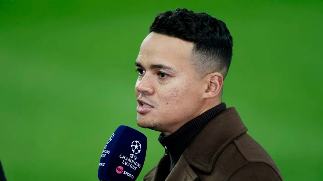 Celebru prezentator TV, fost fotbalist, concediat după ce i-a trimis unei colege „mesaje deplasate”
