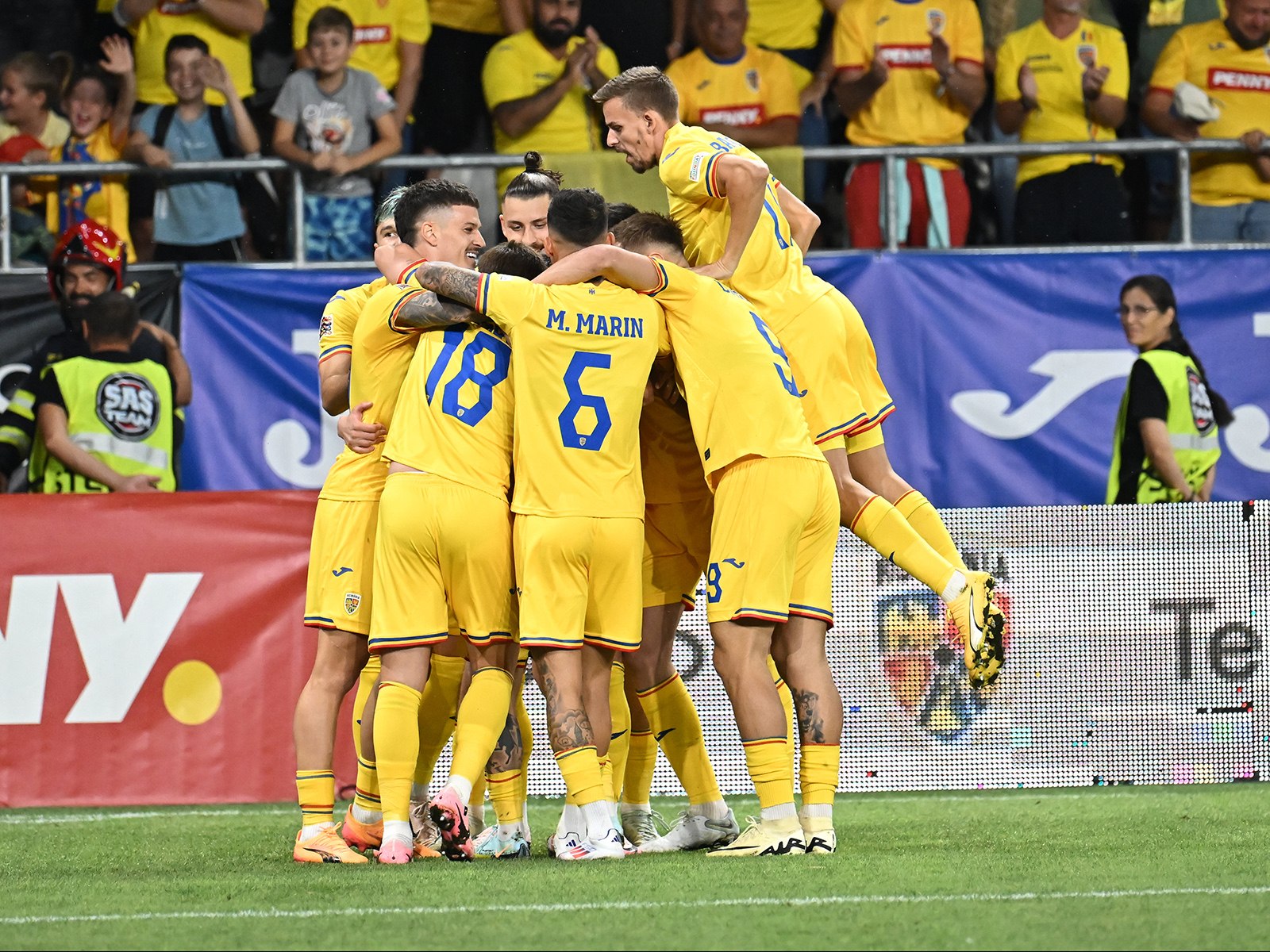 România, chin cu Lituania. Mircea Lucescu, salvat de VAR și de „renegații” Hagi și Mitriță