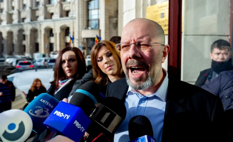 Cel mai agresiv viceprimar al Bucureștiului, decorat de președintele României. În 2020, Bădulescu a postat o fotografie trucată cu Iohannis în chip de Hitler