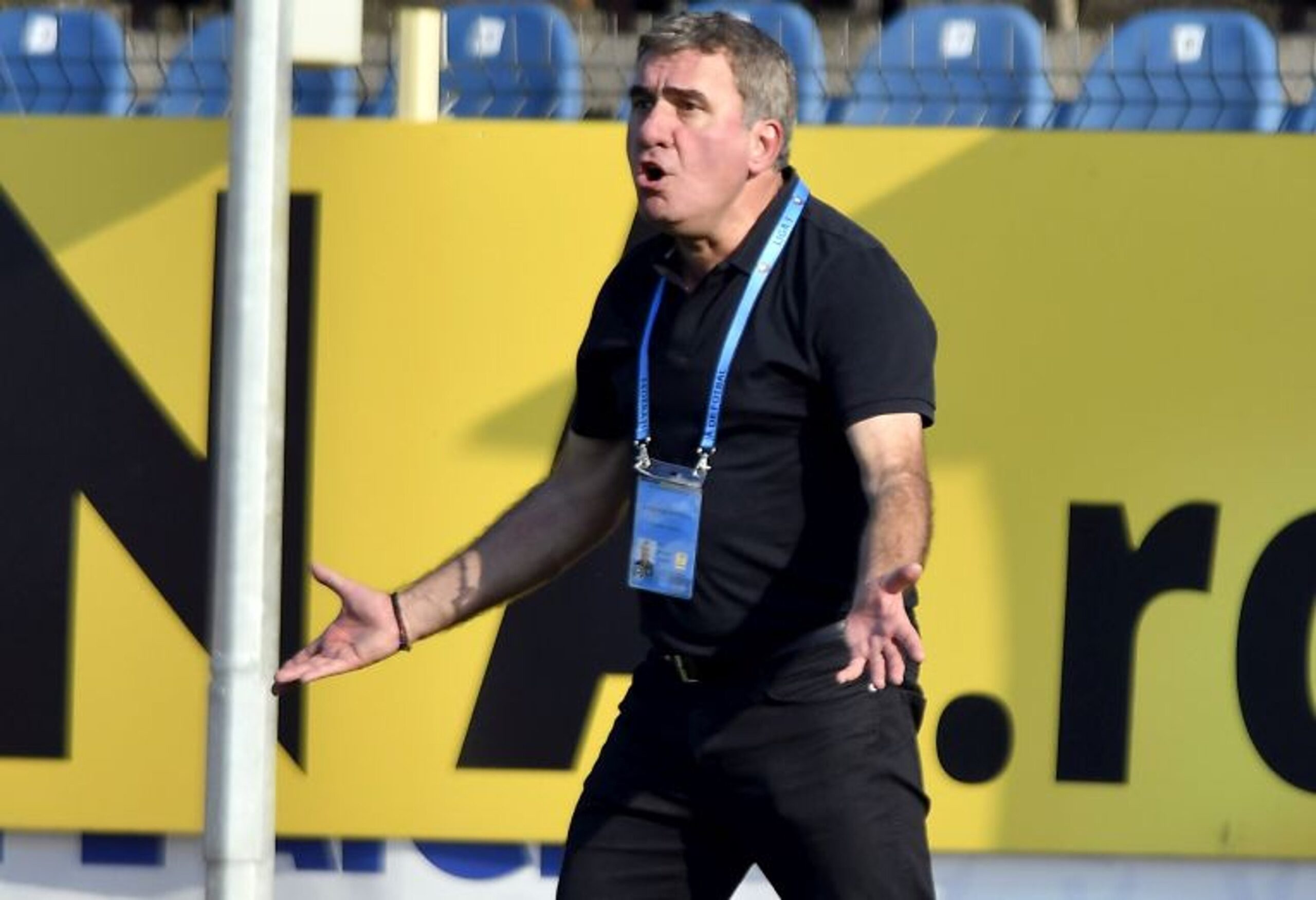 Gică Hagi scoate la mezat două „perle“, deși e contestat de propriii suporteri că vinde în loc să facă performanță