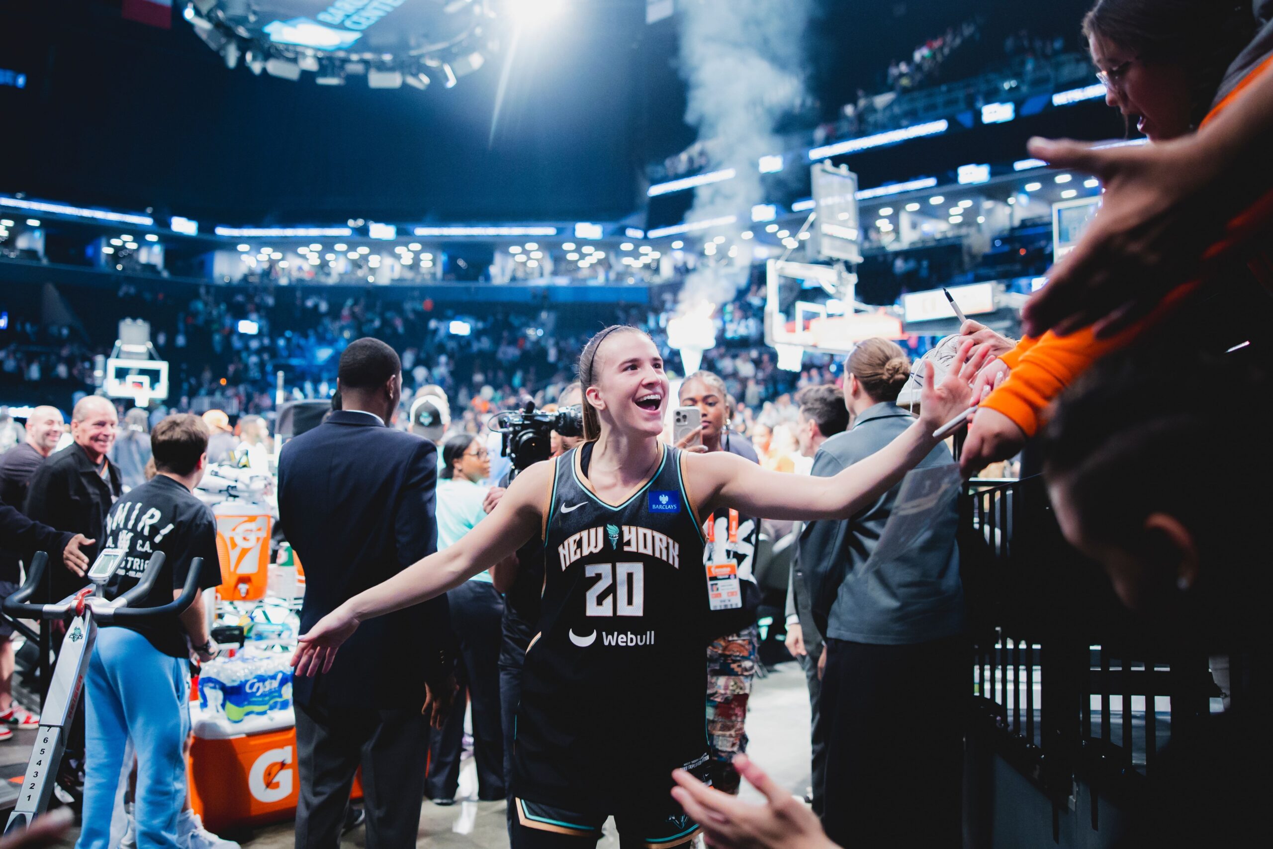Românca Sabrina Ionescu, meci incredibil în campionatul de baschet american. Și-a calificat echipa în semifinale