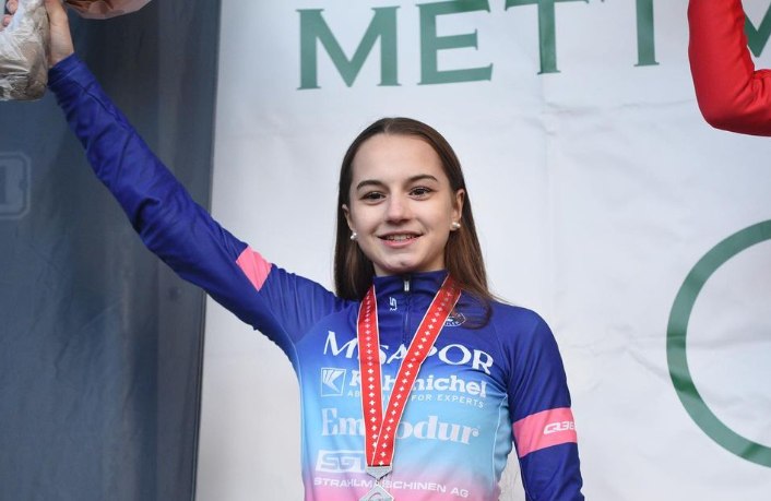 Ciclistă în stare critică după o căzătură teribilă. Sportiva de 18 ani se luptă pentru viața sa