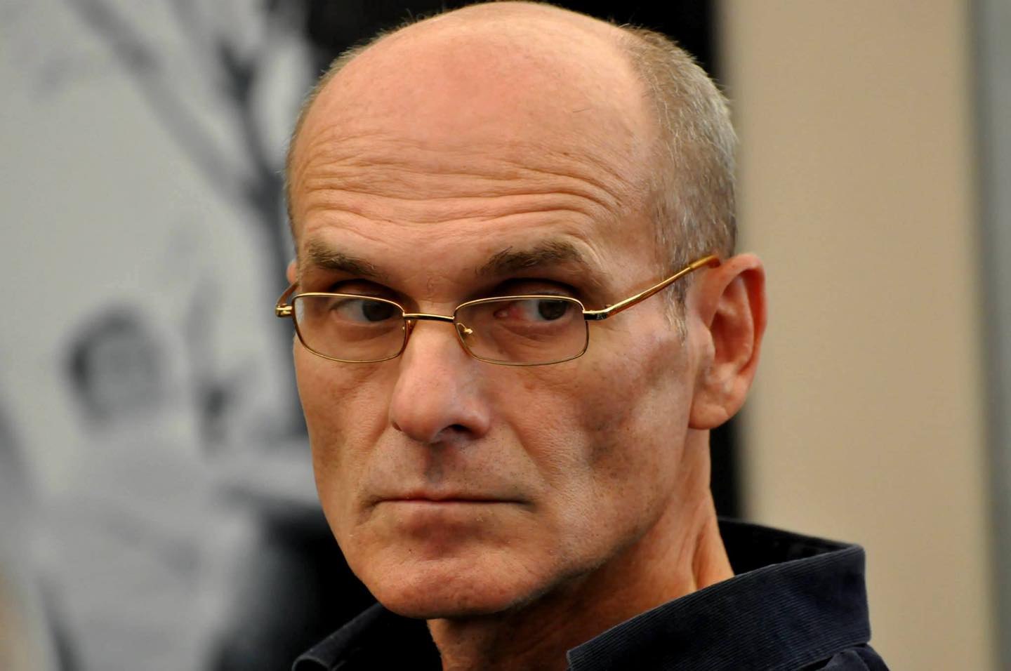 Cristian Tudor Popescu îl ironizează pe Crin Antonescu, după ce acesta a declarat că nu s-a decis pe cine să voteze