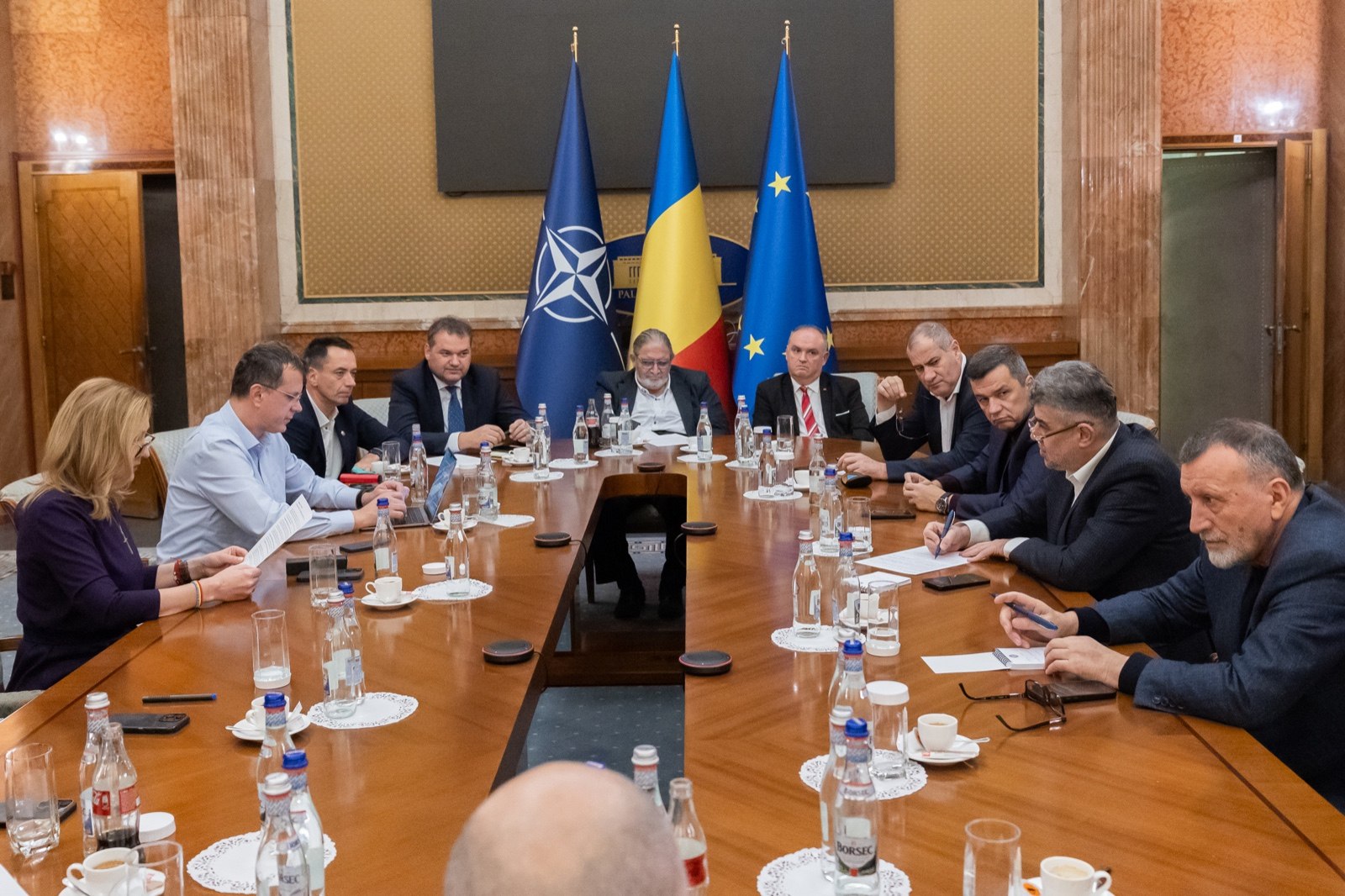 Au bătut palma. PSD, PNL, USR, UDMR și minorităţile naţionale vor o mare coaliţie de guvernare şi susţinerea unui posibil candidat comun la prezidenţiale