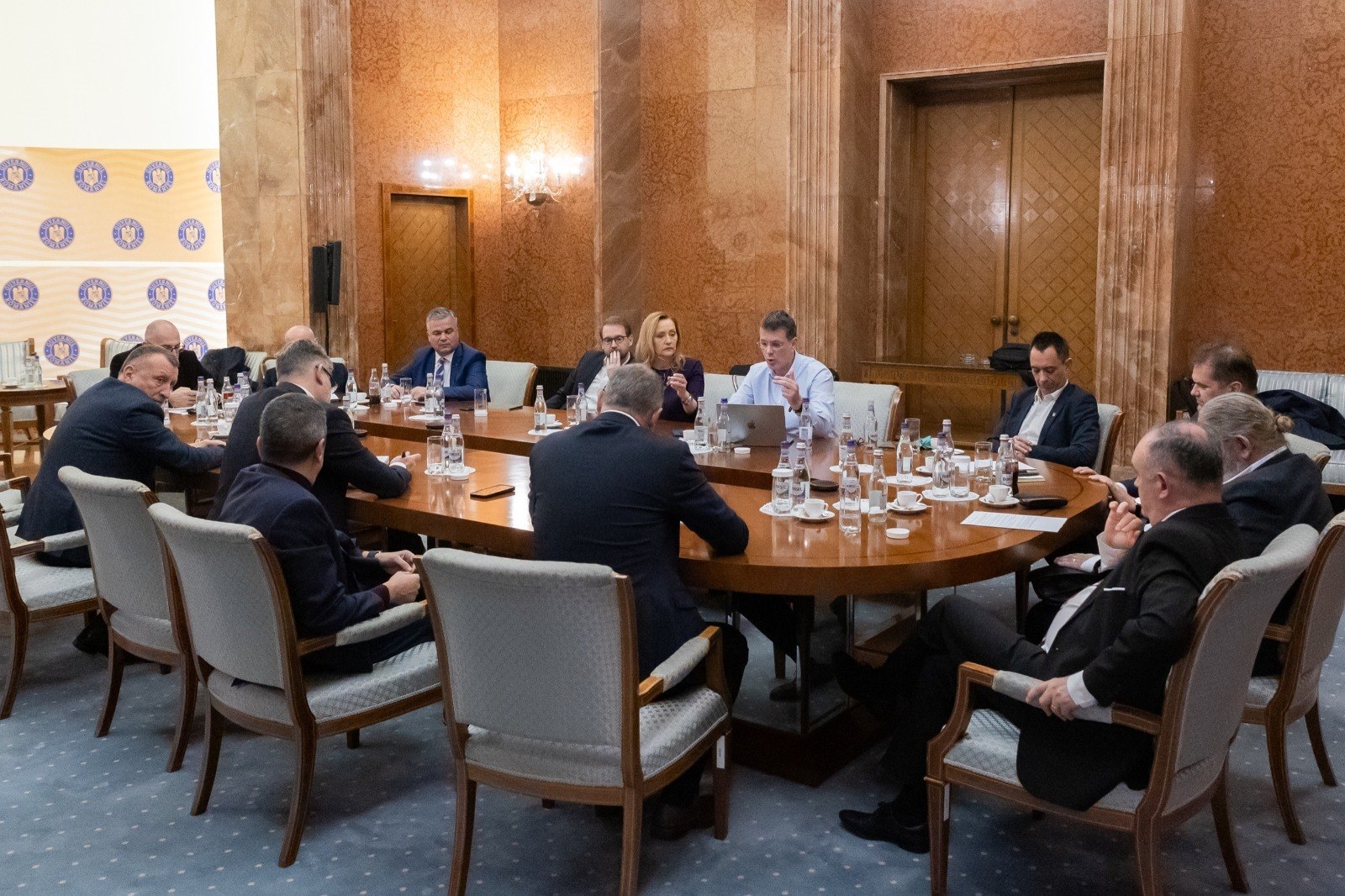 Programul de guvernare al coaliției PSD – PNL – UDMR: Reducerea cheltuielilor și sprijin pentru IMM-uri