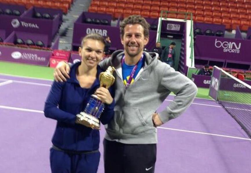 Polonezii care fac zid viu în jurul Igăi Swiatek l-au întărâtat pe antrenorul dat afară de Simona Halep prin SMS