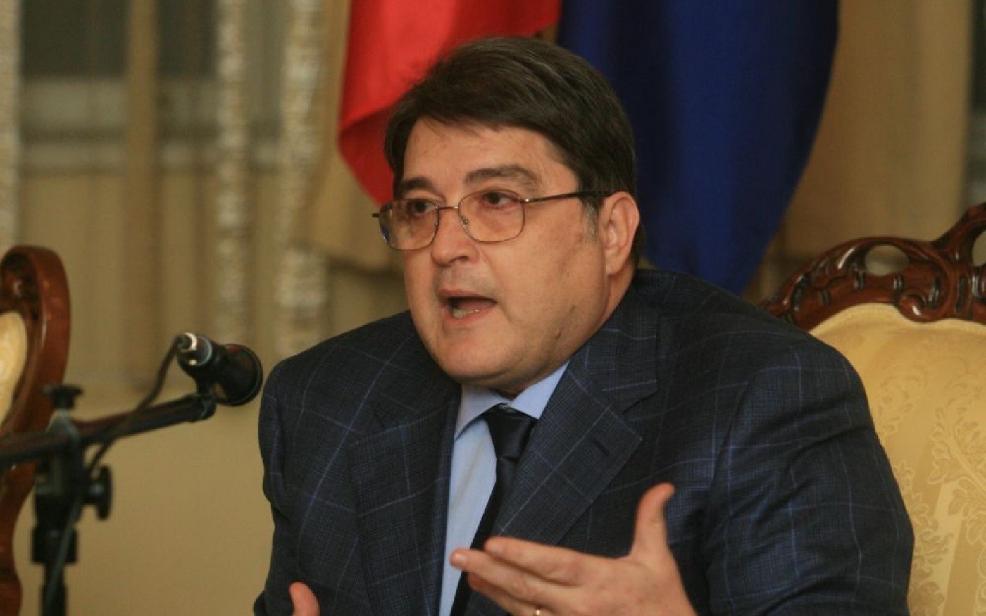 Culisele discuțiilor cu privire la soarta ministrului de Externe. De ce ar urma să rămână în funcție Emil Hurezeanu