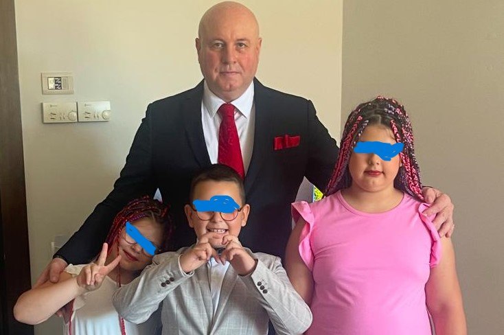 Omul de afaceri Adrian Marțian reclamă că i-au dispărut copiii: sunt învățați cu o viață de lux, cu piscine, cu Dubai