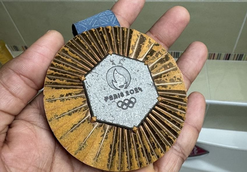 Au ruginit medalii de la Jocurile Olimpice de la Paris 2024. Francezii i-au răsplătit pe performeri cu „marfă” ieftină