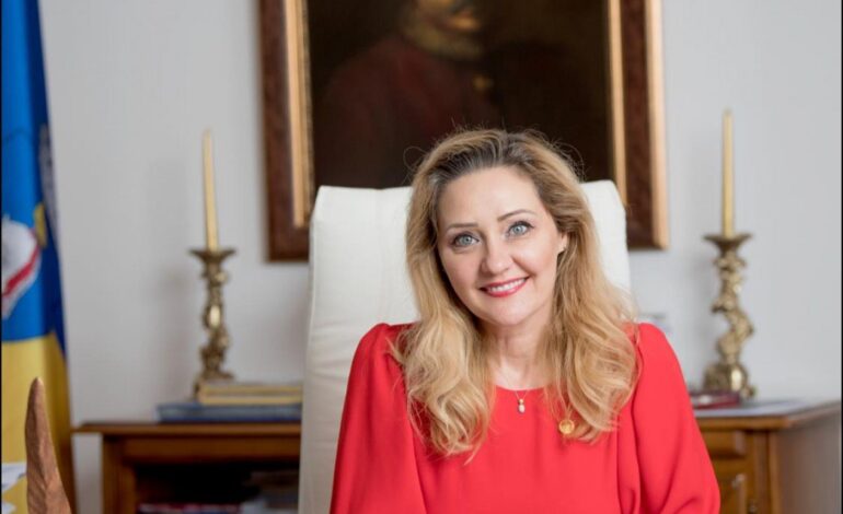 Elena Lasconi critică PSD și PNL că nu au înţeles nimic din votul românilor. „Nu taie nimic de la speciali, ci doar de la popor”