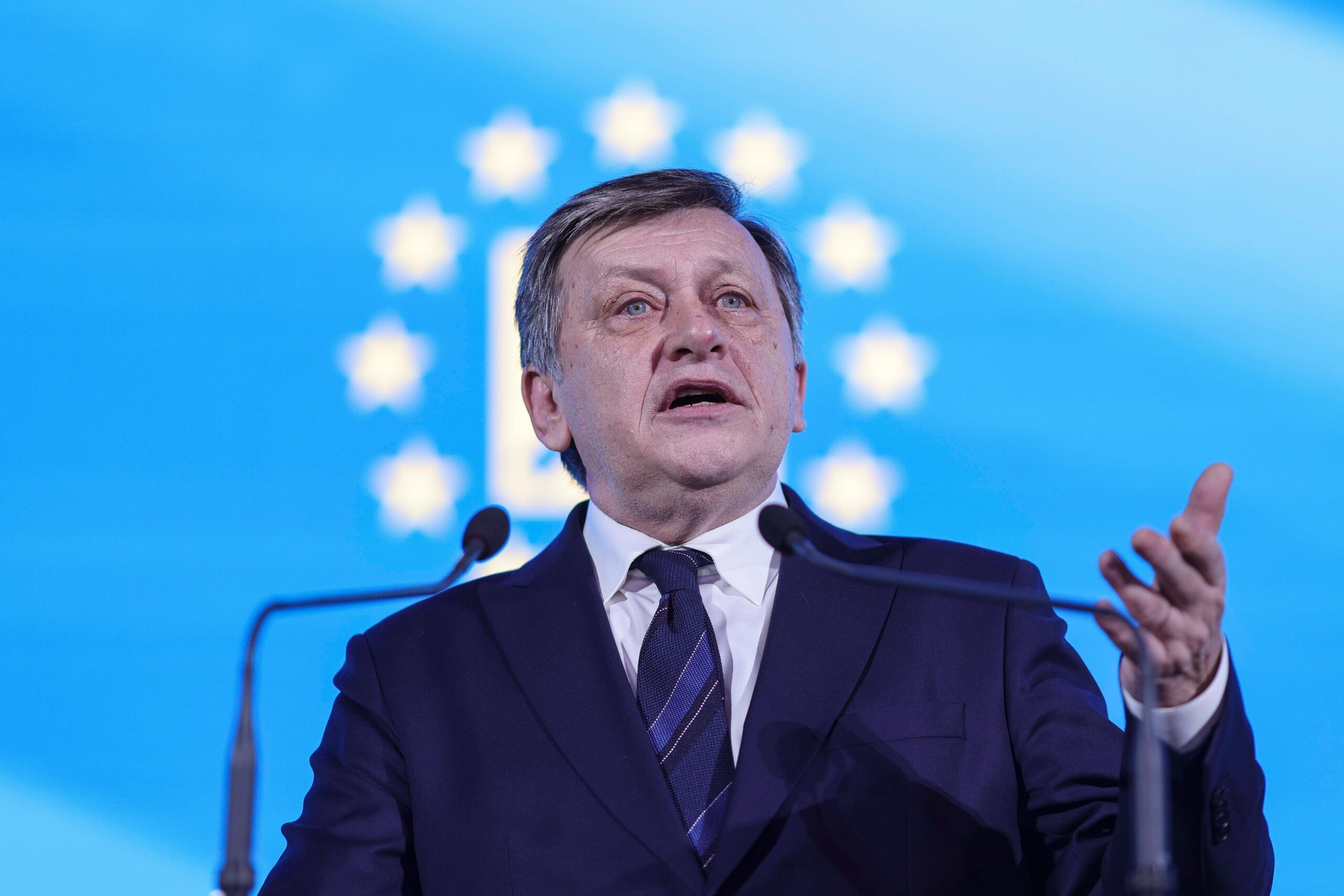 Crin Antonescu crede că Trump își va respecta angajamentul față de România. „Nu îl lasă pe Putin să facă ce vrea”